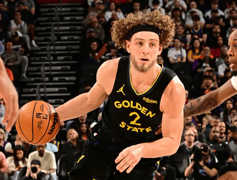 波杰身体不适提前退出比赛，投篮3中0得到0分3篮板正负值-21