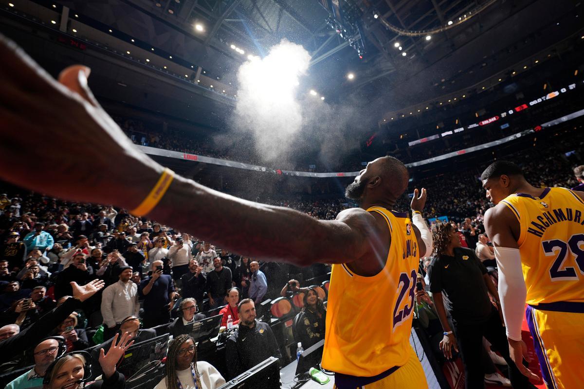 hthapp下载-湖人领先12分惨遭逆转！三大致命败因让黄蜂完成18分大胜