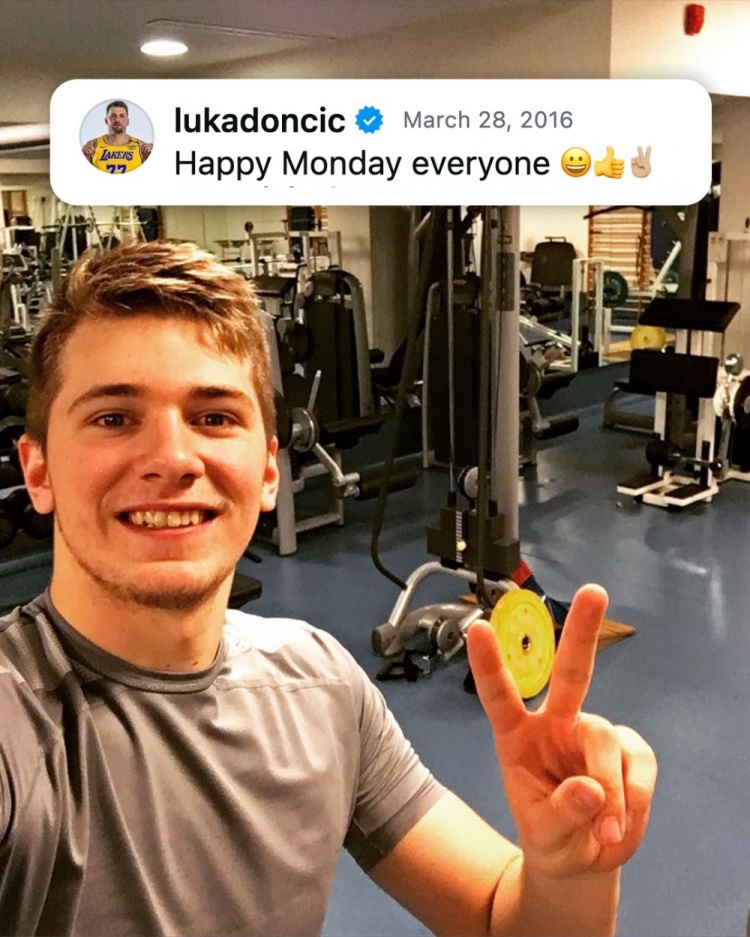 华体会体育-2016年时球员们晒的照片！这年代感就像你翻看多年前的QQ空间！